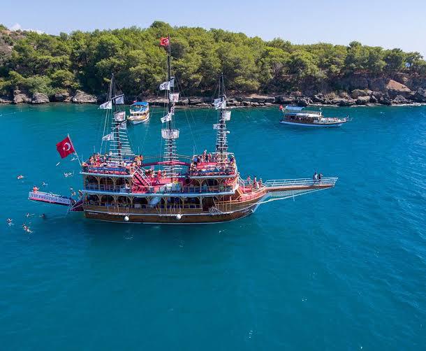 Erleben Sie einen schönen Tag mit unserer Bootstour.